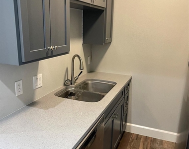3101 Commerce Street - Photo Thumbnail 12