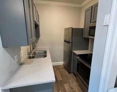 3101 Commerce Street - Photo Thumbnail 13