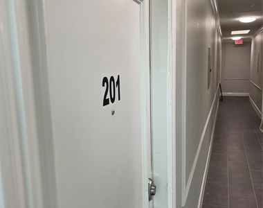 3101 Commerce Street - Photo Thumbnail 6