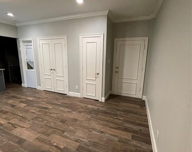 3101 Commerce Street - Photo Thumbnail 9
