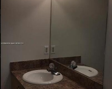 1546 Ne 32nd Street - Photo Thumbnail 18