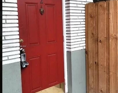 1546 Ne 32nd Street - Photo Thumbnail 1
