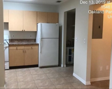 1546 Ne 32nd Street - Photo Thumbnail 3