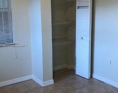 1546 Ne 32nd Street - Photo Thumbnail 7