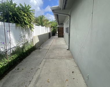 1546 Ne 32nd Street - Photo Thumbnail 27
