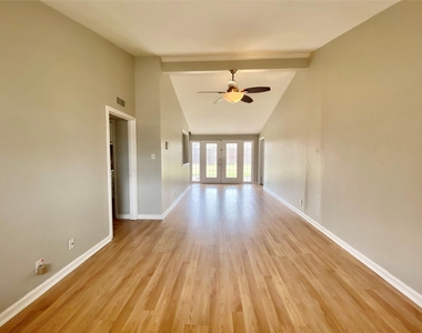 828 Kingswood Avenue - Photo Thumbnail 1