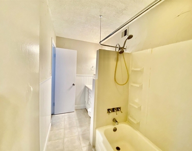 828 Kingswood Avenue - Photo Thumbnail 8