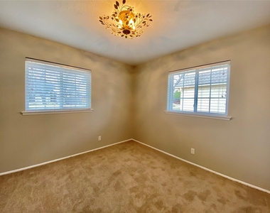 828 Kingswood Avenue - Photo Thumbnail 6