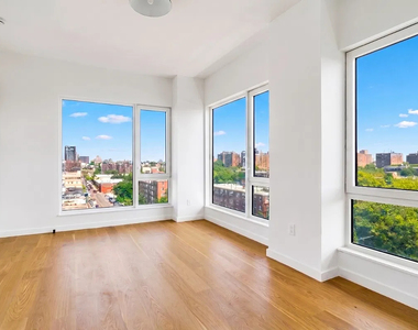 35th Avenue - Photo Thumbnail 5