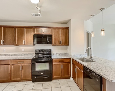 503 Hawthorn Drive - Photo Thumbnail 19
