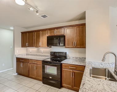 503 Hawthorn Drive - Photo Thumbnail 18