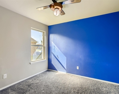 503 Hawthorn Drive - Photo Thumbnail 6