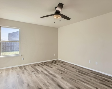 503 Hawthorn Drive - Photo Thumbnail 15