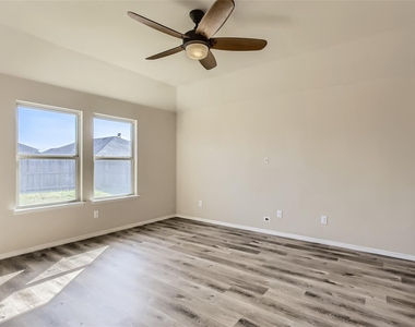 503 Hawthorn Drive - Photo Thumbnail 25