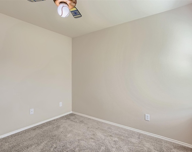 503 Hawthorn Drive - Photo Thumbnail 5