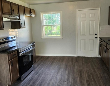 1833 Westchester Drive - Photo Thumbnail 2