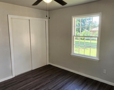 1833 Westchester Drive - Photo Thumbnail 6