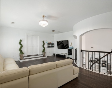 6951 Seascape Drive - Photo Thumbnail 7