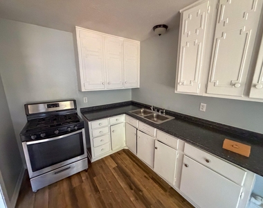 121 Vandenburg Drive - Photo Thumbnail 3