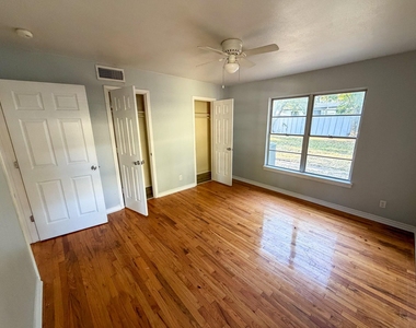 121 Vandenburg Drive - Photo Thumbnail 5