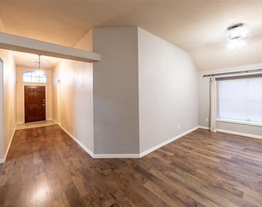 8100 Raven Court - Photo Thumbnail 6