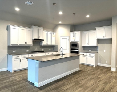 1008 Virginia Drive - Photo Thumbnail 3