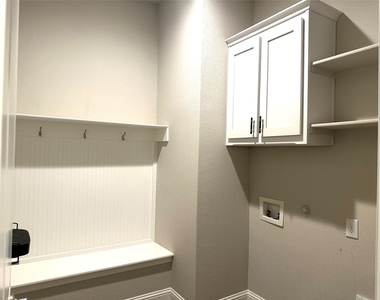 1008 Virginia Drive - Photo Thumbnail 15