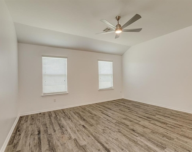 1720 Castle Street - Photo Thumbnail 10