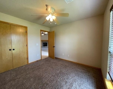 804 Beechwood Way - Photo Thumbnail 4