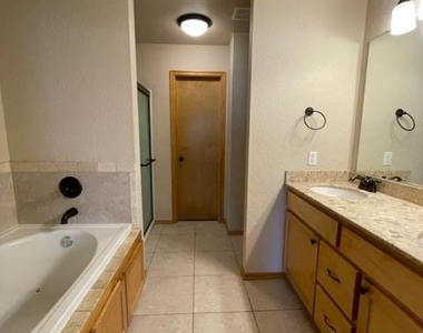 804 Beechwood Way - Photo Thumbnail 19