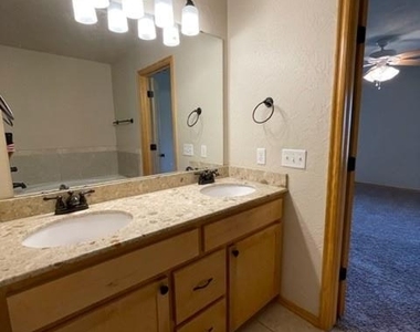 804 Beechwood Way - Photo Thumbnail 24