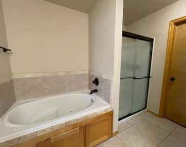804 Beechwood Way - Photo Thumbnail 20