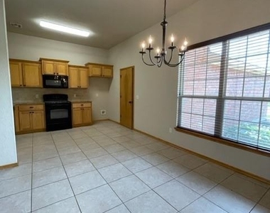 804 Beechwood Way - Photo Thumbnail 11