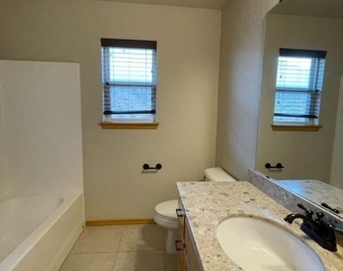 804 Beechwood Way - Photo Thumbnail 5