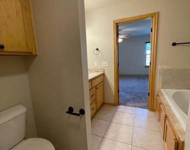 804 Beechwood Way - Photo Thumbnail 23
