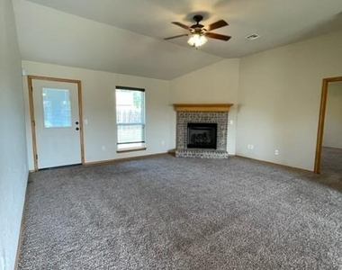 804 Beechwood Way - Photo Thumbnail 9
