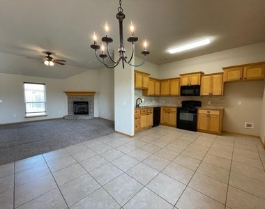 804 Beechwood Way - Photo Thumbnail 12
