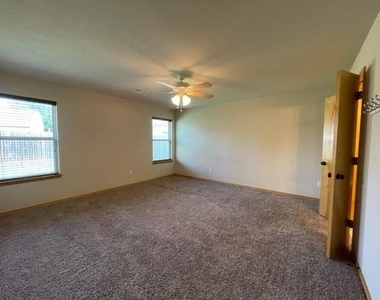 804 Beechwood Way - Photo Thumbnail 17