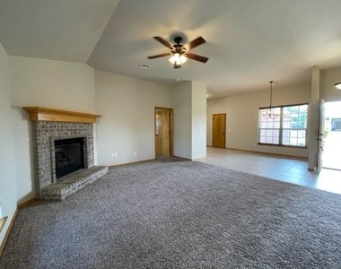 804 Beechwood Way - Photo Thumbnail 10