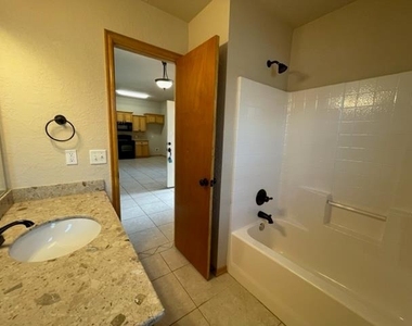 804 Beechwood Way - Photo Thumbnail 6