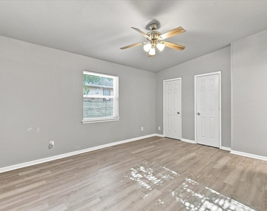 104 Stephen Drive - Photo Thumbnail 13