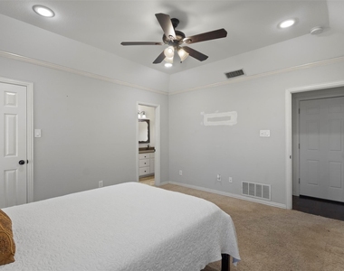 403 Carolota Street - Photo Thumbnail 13