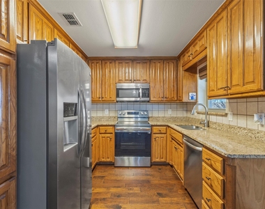 403 Carolota Street - Photo Thumbnail 11