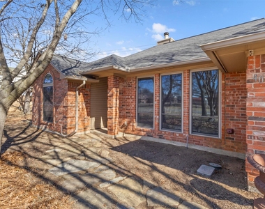 403 Carolota Street - Photo Thumbnail 2
