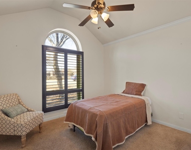 403 Carolota Street - Photo Thumbnail 17
