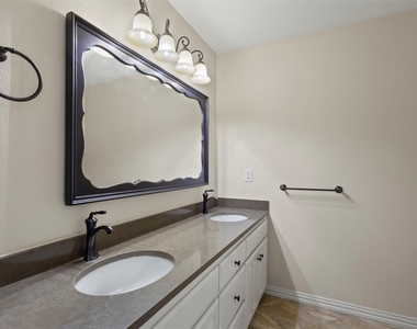 403 Carolota Street - Photo Thumbnail 15