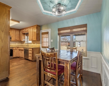 403 Carolota Street - Photo Thumbnail 8