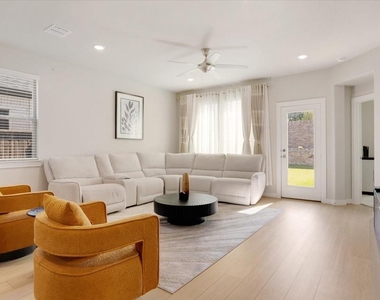 4801 Whitehill Trail - Photo Thumbnail 7