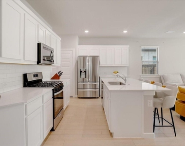 4801 Whitehill Trail - Photo Thumbnail 9