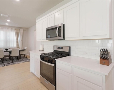 4801 Whitehill Trail - Photo Thumbnail 11